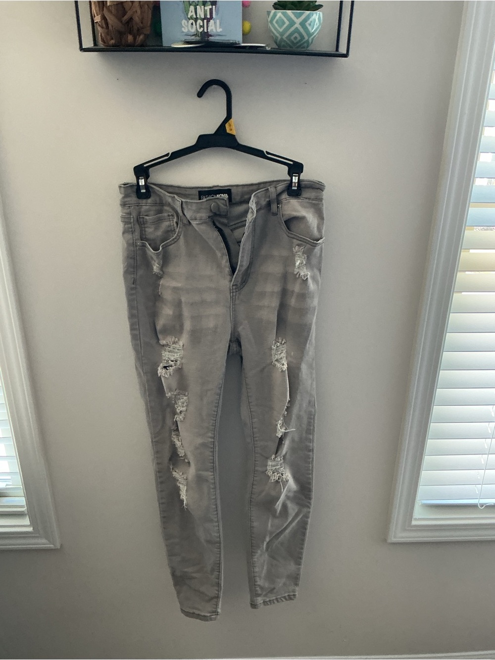 Fashion Nova Women's Light Gray Distressed Skinny Jeans